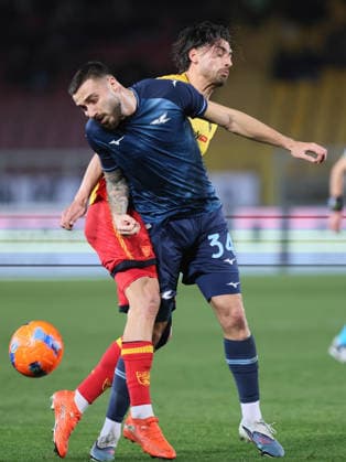January 24, 2026, Lecce, Italia: US Lecce s Santiago Pierotti ((L) and SS Lazio s Mario Gila (R) in action during the Italian Serie A soccer match US Lecce - SS Lazio at the Via del Mare stadium in Lecce, Italy, 24 January 2026. ANSA ABBONDANZA SCURO LEZZI Serie A: Lecce - Lazio  - ZUMAa110 20260124_zaf_a110_030 Copyright: xAbbondanzaxScuroxLezzix