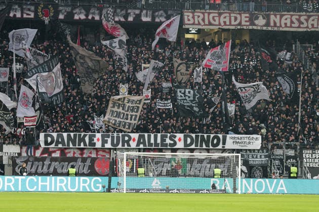 24.01.2026, xovx, Fußball Bundesliga, Eintracht Frankfurt - TSG 1899 Hoffenheim Fans von Eintracht Frankfurt mit Danke-Spruchband für den entlassenen Trainer Dino Toppmöller (DFL DFB REGULATIONS PROHIBIT ANY USE OF PHOTOGRAPHS as IMAGE SEQUENCES and or QUASI-VIDEO) emspor Frankfurt am Main *** 24 01 2026, xovx, Fußball Bundesliga, Eintracht Frankfurt TSG 1899 Hoffenheim Fans of Eintracht Frankfurt with thank you banner for the dismissed coach Dino Toppmöller DFL DFB REGULATIONS PROHIBIT ANY USE OF PHOTOGRAPHS as IMAGE SEQUENCES and or QUASI VIDEO emspor Frankfurt am Main