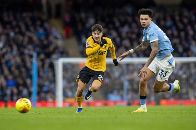 Manchester City v Wolverhampton Wanderers - Premier League Rodrigo Gomes 21 of Wolverhampton Wanderers F.C. runs for the ball during the Premier League match between Manchester City and Wolverhampton Wanderers at the Etihad Stadium in Manchester, England, on January 24, 2026. Manchester Manchester United, ManU Kingdom  Copyright: xMIxNewsx originalFilename:fletcher-manchest260124_npknE.jpg