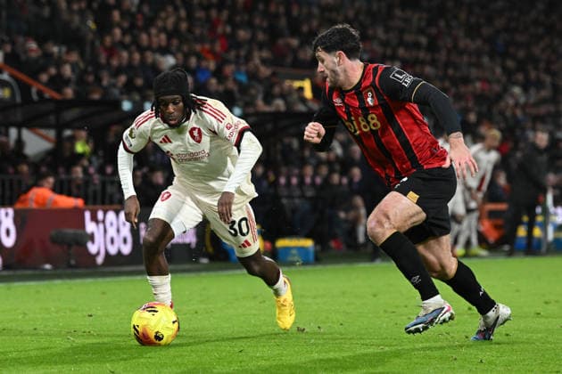 Bournemouth v Liverpool, Premier League Jeremie Frimpong (30) of Liverpool on the attack battles for possession with Marcos Senesi (5) of AFC Bournemouth during the Premier League match between Bournemouth and Liverpool at the Vitality Stadium, Bournemouth, UK on 24 January 2026. Bournemouth Vitality Stadium Dorset UK Editorial use only DataCo restrictions apply See www.football-dataco.com , Copyright: xGrahamxHuntx PSI-23639-0193