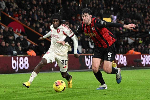 Bournemouth v Liverpool, Premier League Jeremie Frimpong (30) of Liverpool on the attack battles for possession with Marcos Senesi (5) of AFC Bournemouth during the Premier League match between Bournemouth and Liverpool at the Vitality Stadium, Bournemouth, UK on 24 January 2026. Bournemouth Vitality Stadium Dorset UK Editorial use only DataCo restrictions apply See www.football-dataco.com , Copyright: xGrahamxHuntx PSI-23639-0194