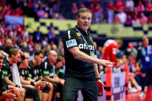 24.01.2026, Handball, Men s EHF EURO 2026, Deutschland - Norwegen, Jyske Bank Boxen in Herning, Dänemark, Main Round: Headcoach Alfred Gislason (Germany hc) gestikulierend am Spielfeldrand Dänemark