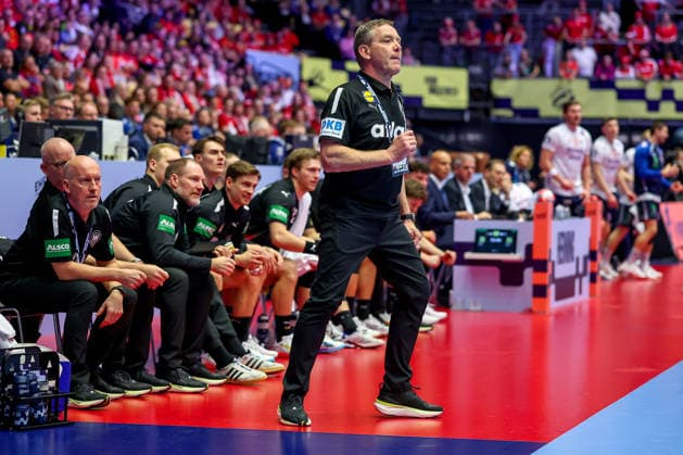24.01.2026, Handball, Men s EHF EURO 2026, Deutschland - Norwegen, Jyske Bank Boxen in Herning, Dänemark, Main Round: Headcoach Alfred Gislason (Germany hc) gestikulierend am Spielfeldrand Dänemark