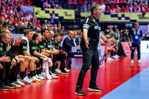24.01.2026, Handball, Men s EHF EURO 2026, Deutschland - Norwegen, Jyske Bank Boxen in Herning, Dänemark, Main Round: Headcoach Alfred Gislason (Germany hc) gestikulierend am Spielfeldrand Dänemark