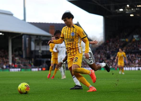 24th January 2026; Craven Cottage, Fulham, London, England; Premier League Football, Fulham versus Brighton and Hove Albion; Kaoru Mitoma of Brighton &amp; Hove Albion on the ball  JohnxPatrickxFletcher Content restricted for UK based newspaper