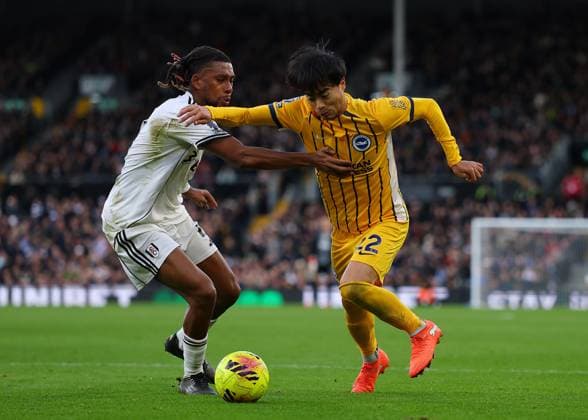 24th January 2026; Craven Cottage, Fulham, London, England; Premier League Football, Fulham versus Brighton and Hove Albion; Kaoru Mitoma of Brighton &amp; Hove Albion under pressure from Alex Iwobi of Fulham  JohnxPatrickxFletcher Content restricted for UK based newspaper