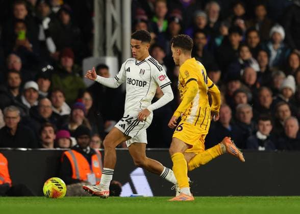 24th January 2026; Craven Cottage, Fulham, London, England; Premier League Football, Fulham versus Brighton and Hove Albion; Joshua King of Fulhamunder pressure from Yasin Ayari of Brighton &amp; Hove Albion  JohnxPatrickxFletcher Content restricted for UK based newspaper