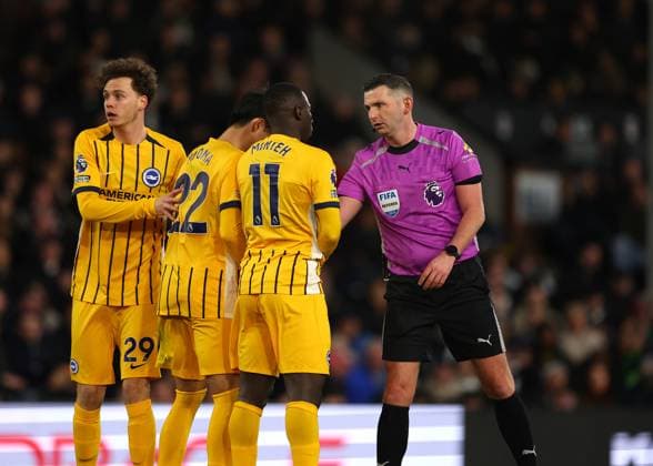 24th January 2026; Craven Cottage, Fulham, London, England; Premier League Football, Fulham versus Brighton and Hove Albion; Referee Michael Oliver with Yankuba Minteh, Kaoru Mitoma and Maxim De Cuyper of Brighton &amp; Hove Albion  JohnxPatrickxFletcher Content restricted for UK based newspaper