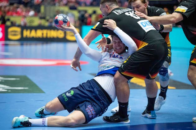 Men s Handball European Championship, EM, Europameisterschaft Germany - Norway Norway s Thomas Solstad in action with Germany s Jannik Kohlbacher during the men s handball match between Germany and Norway in EHF Euro 2026 Group B at Jyske Bank Boxen in Herning, Saturday, January 24, 2026. (Photo: Bo Amstrup Ritzau Scanpix) , Herning Denmark Mors *** Men s Handball European Championship Germany Norway Norway s Thomas Solstad in action with Germany s Jannik Kohlbacher during the men s handball match between Germany and Norway in EHF Euro 2026 Group B at Jyske Bank Boxen in Herning, Saturday, January 24, 2026 Photo Bo Amstrup Ritzau Scanpix , Herning Denmark Mors  Copyright: BoxAmrstrupx xRitzauxScanpix BoxAmstrupx spdk20260124-222352-L
