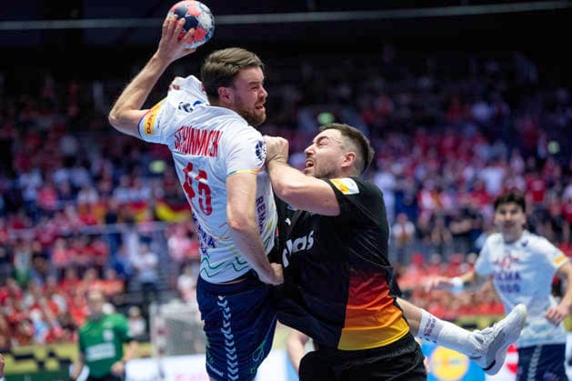 Men s European Handball Championship: Germany - Norway Norway s Simen Schoenningsen in action with Germany s Jannik Kohlbacher during the men s handball match between Germany and Norway in the EHF Euro 2026 group B at Jyske Bank Boxen in Herning, Saturday, January 24, 2026. (Photo: Bo Amstrup Ritzau Scanpix) , Herning Denmark Mors Copyright: BoxAmrstrupx xRitzauxScanpix BoxAmstrupx spdk20260124-222957-L