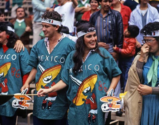 03.06.86 Belgien - Mexiko Mexiko, Mexiko-Stadt, 03.06.1986, Fussball, FIFA WM 1986 in Mexiko, Belgien - Mexiko (1:2): Mexiko Fans. *** 03 06 86 Belgium Mexico Mexico, Mexico City, 03 06 1986, Soccer, FIFA World Cup 1986 in Mexico, Belgium Mexico 1 2 Mexico supporters