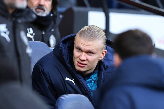 Manchester City v Wolverhampton Wanderers, Premier League Erling Haaland of Manchester City watches on from the bench before the Manchester City v Wolverhampton Wanderers Premier League match at the Etihad Stadium, Manchester, England on 24 January 2026 Credit: Ryan Crockett Every Second Media Editorial use only. All images are copyright Every Second Media Limited. No images may be reproduced without prior permission. All rights reserved. Premier League and Football League images are subject to licensing agreements with Football DataCo Limited. see https: www.football-dataco.com Copyright: xIMAGO EveryxSecondxMediax ESM-1769-0150 RyanxCrockettx xEveryxSecondxMediax