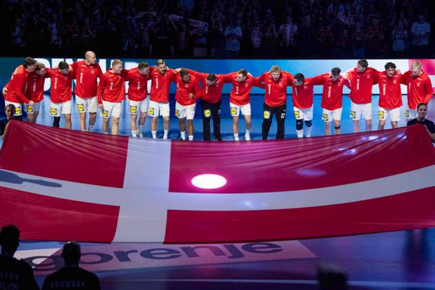 European Men s Handball Championship: Denmark - Spain The Danish players during Denmark s national anthem before the men s handball match between Denmark and Spain in the EHF Euro 2026 group B at Jyske Bank Boxen in Herning, Saturday, January 24, 2026. (Photo: Bo Amstrup Ritzau Scanpix) , Herning Denmark Mors Copyright: BoxAmrstrupx xRitzauxScanpix BoxAmstrupx spdk20260124-230059-L