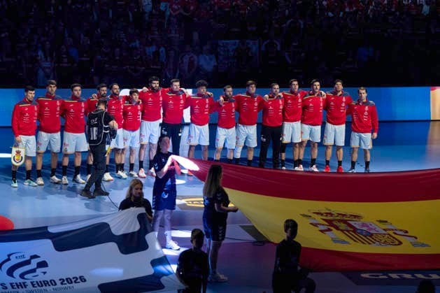 European Men s Handball Championship: Denmark - Spain The Spanish players during Spain s national anthem before the men s handball match between Denmark and Spain in EHF Euro 2026 group B at Jyske Bank Boxen in Herning, Saturday, January 24, 2026. (Photo: Bo Amstrup Ritzau Scanpix) , Herning Denmark Mors Copyright: BoxAmrstrupx xRitzauxScanpix BoxAmstrupx spdk20260124-230128-L