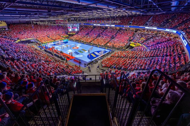 24.01.2026, Handball, Men s EHF EURO 2026, Dänemark -Spanien, Jyske Bank Boxen in Herning, Dänemark, Main Round: Übersichtsbild Übersicht Zuschauer Besucher Spielfeld voll Handballfans Zuschauerzahl Location, Spielstätte Innenansicht Innen Übersichtsfoto Sportstätte Dänemark