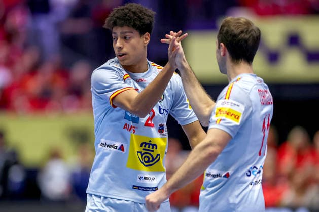 24.01.2026, Handball, Men s EHF EURO 2026, Dänemark -Spanien, Jyske Bank Boxen in Herning, Dänemark, Main Round: Marcos Fis Ballester (Espania 22) neben Kauldi Odriozola Yeregui (Espania 11) Dänemark