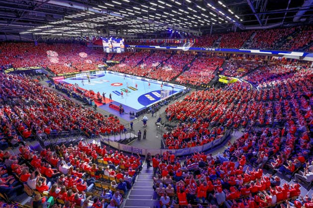 24.01.2026, Handball, Men s EHF EURO 2026, Dänemark -Spanien, Jyske Bank Boxen in Herning, Dänemark, Main Round: Übersichtsbild Übersicht Zuschauer Besucher Spielfeld voll Handballfans Zuschauerzahl Location, Spielstätte Innenansicht Innen Übersichtsfoto Sportstätte Dänemark