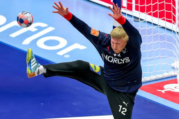 24.01.2026, Handball, Men s EHF EURO 2026, Dänemark -Spanien, Jyske Bank Boxen in Herning, Dänemark, Main Round: Emil Nielsen (Denmark 12) verteidigt das Tor Dänemark