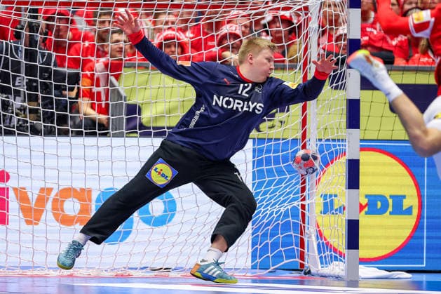 24.01.2026, Handball, Men s EHF EURO 2026, Dänemark -Spanien, Jyske Bank Boxen in Herning, Dänemark, Main Round: Emil Nielsen (Denmark 12) in Aktion Dänemark