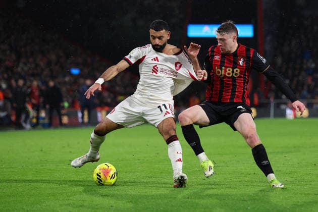 Football - 2025 2026 Premier League - AFC Bournemouth vs Liverpool - Vitality Stadium - Saturday 24th January 2026 Adrien Truffert of Bournemouth grabs Mohamed Salah of Liverpool shirt during the Premier League match at the Vitality Stadium COLORSPORT Shaun Boggust 
