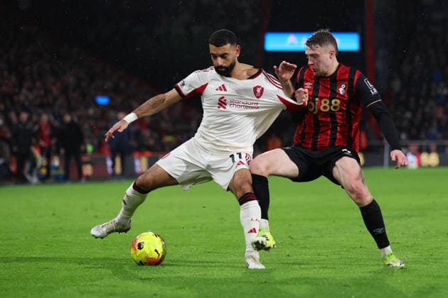 Football - 2025 2026 Premier League - AFC Bournemouth vs Liverpool - Vitality Stadium - Saturday 24th January 2026 Adrien Truffert of Bournemouth grabs Mohamed Salah of Liverpool shirt during the Premier League match at the Vitality Stadium COLORSPORT Shaun Boggust 