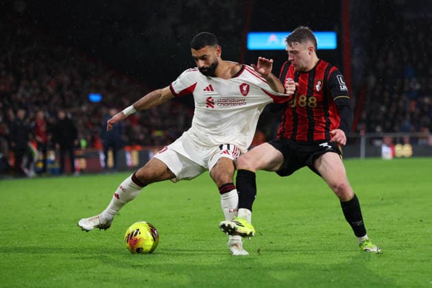 Football - 2025 2026 Premier League - AFC Bournemouth vs Liverpool - Vitality Stadium - Saturday 24th January 2026 Adrien Truffert of Bournemouth grabs Mohamed Salah of Liverpool shirt during the Premier League match at the Vitality Stadium COLORSPORT Shaun Boggust 