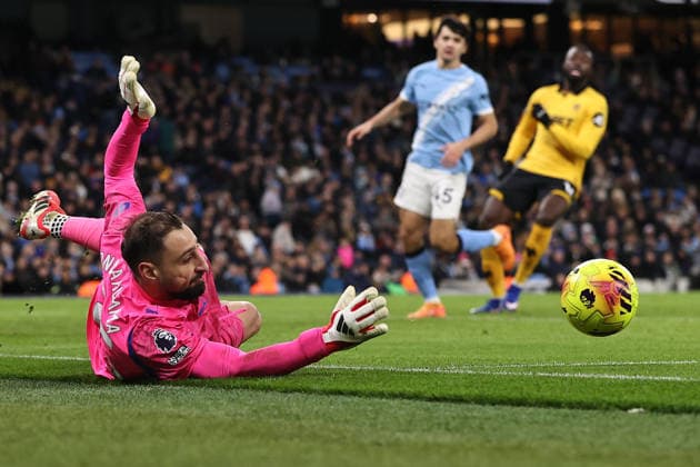 Manchester City v Wolverhampton Wanderers, Premier League Gianluigi Donnarumma of Manchester City makes a save during the Manchester City v Wolverhampton Wanderers Premier League match at the Etihad Stadium, Manchester, England on 24 January 2026 Credit: Ryan Crockett Every Second Media Editorial use only. All images are copyright Every Second Media Limited. No images may be reproduced without prior permission. All rights reserved. Premier League and Football League images are subject to licensing agreements with Football DataCo Limited. see https: www.football-dataco.com Copyright: xIMAGO EveryxSecondxMediax ESM-1769-0170 RyanxCrockettx xEveryxSecondxMediax