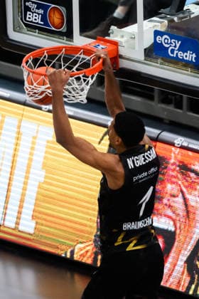 Ludwigsburg, BBL - 25 26 - MHP Riesen Ludwigsburg vs. Basketball Loewen Braunschweig David Nguessan (Braunschweig) Ludwigsburg MHP Arena Baden-Württemberg Deutschland