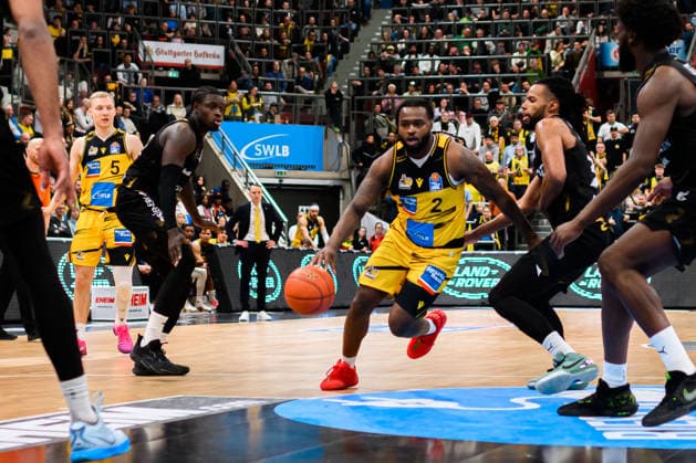 Ludwigsburg, BBL - 25 26 - MHP Riesen Ludwigsburg vs. Basketball Loewen Braunschweig Traveon Buchanan (Ludwigsburg) Ludwigsburg MHP Arena Baden-Württemberg Deutschland
