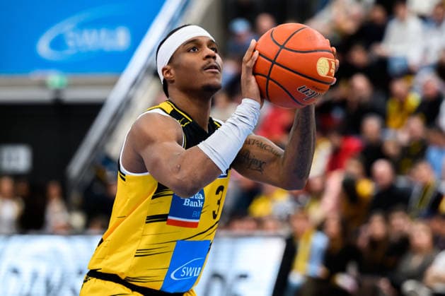 Ludwigsburg, BBL - 25 26 - MHP Riesen Ludwigsburg vs. Basketball Loewen Braunschweig Stefan Smith (Ludwigsburg) Ludwigsburg MHP Arena Baden-Württemberg Deutschland