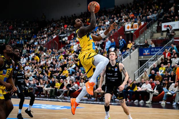 Ludwigsburg, BBL - 25 26 - MHP Riesen Ludwigsburg vs. Basketball Loewen Braunschweig Babacar Sane (Ludwigsburg) Ludwigsburg MHP Arena Baden-Württemberg Deutschland