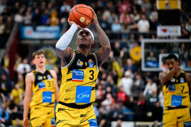 Ludwigsburg, BBL - 25 26 - MHP Riesen Ludwigsburg vs. Basketball Loewen Braunschweig Stefan Smith (Ludwigsburg) Ludwigsburg MHP Arena Baden-Württemberg Deutschland