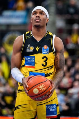 Ludwigsburg, BBL - 25 26 - MHP Riesen Ludwigsburg vs. Basketball Loewen Braunschweig Stefan Smith (Ludwigsburg) Ludwigsburg MHP Arena Baden-Württemberg Deutschland