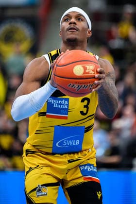 Ludwigsburg, BBL - 25 26 - MHP Riesen Ludwigsburg vs. Basketball Loewen Braunschweig Stefan Smith (Ludwigsburg) Ludwigsburg MHP Arena Baden-Württemberg Deutschland