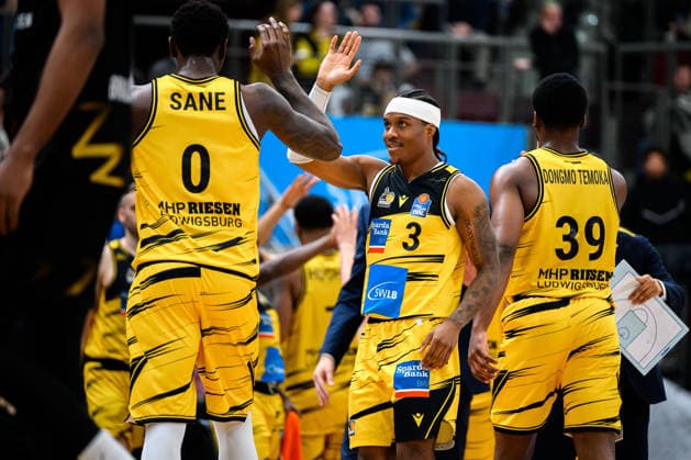 Ludwigsburg, BBL - 25 26 - MHP Riesen Ludwigsburg vs. Basketball Loewen Braunschweig Babacar Sane (Ludwigsburg), Stefan Smith (Ludwigsburg) Ludwigsburg MHP Arena Baden-Württemberg Deutschland