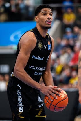 Ludwigsburg, BBL - 25 26 - MHP Riesen Ludwigsburg vs. Basketball Loewen Braunschweig David Nguessan (Braunschweig) Ludwigsburg MHP Arena Baden-Württemberg Deutschland