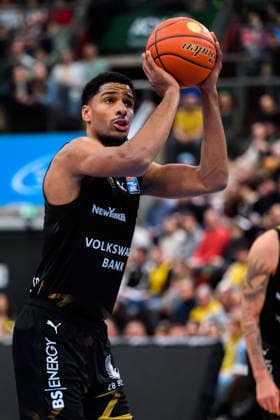 Ludwigsburg, BBL - 25 26 - MHP Riesen Ludwigsburg vs. Basketball Loewen Braunschweig David Nguessan (Braunschweig) Ludwigsburg MHP Arena Baden-Württemberg Deutschland