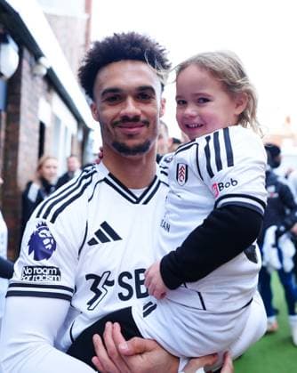 Antonee Robinson of Fulham with his eldest daughter, Atlas Fulham v Brighton and Hove Albion, Premier League, Football, Craven Cottage, London, UK - 24 Jan 2026London Craven Cottage United Kingdom EDITORIAL USE ONLY No use with unauthorised audio, video, data, fixture lists, club league logos or live services. Online in-match use limited to 120 images, no video emulation. No use in betting, games or single club league player publications. Copyright: xJavierxGarcia Shutterstockx 16425974dj