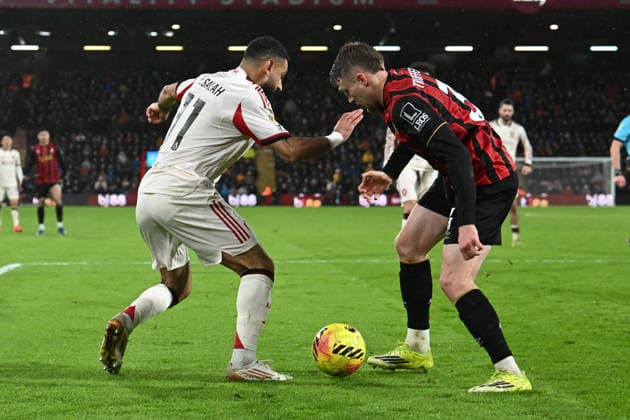 Bournemouth v Liverpool, Premier League Mohamed Salah (11) of Liverpool battles for possession with Adrien Truffert (3) of AFC Bournemouth during the Premier League match between Bournemouth and Liverpool at the Vitality Stadium, Bournemouth, UK on 24 January 2026. Bournemouth Vitality Stadium Dorset UK Editorial use only DataCo restrictions apply See www.football-dataco.com , Copyright: xGrahamxHuntx PSI-23639-0266