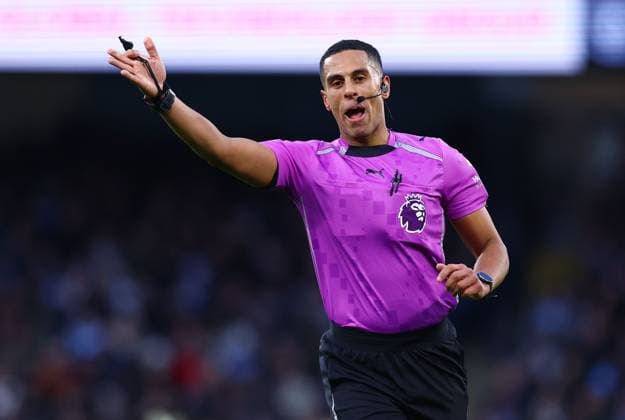 Referee Farai Hallam Manchester City v Wolverhampton Wanderers, Premier League, Football, Etihad Stadium, Manchester, UK - 24 Jan 2026Manchester Etihad Stadium United Kingdom EDITORIAL USE ONLY No use with unauthorised audio, video, data, fixture lists, club league logos or live services. Online in-match use limited to 120 images, no video emulation. No use in betting, games or single club league player publications.  Copyright: xMattxWest Shutterstockx 16425986cl