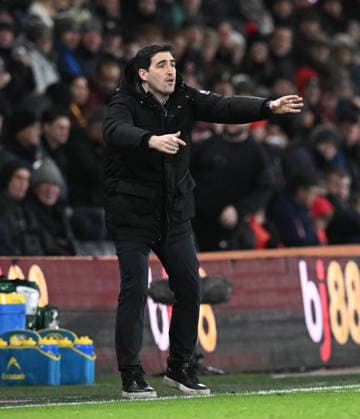 Bournemouth v Liverpool, Premier League AFC Bournemouth manager Andoni Iraola gestures during the Premier League match between Bournemouth and Liverpool at the Vitality Stadium, Bournemouth, UK on 24 January 2026. Bournemouth Vitality Stadium Dorset UK Editorial use only DataCo restrictions apply See www.football-dataco.com , Copyright: xGrahamxHuntx PSI-23639-0296