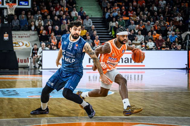 Neu Ulm, Deutschland, 24.01.26: Marcel Kessen (MLP Academics Heidelberg) und Malik Osborne (ratiopharm ulm) im Zweikampf waehrend des Basketball Bundesliga Spiels zwischen ratiopharm ulm vs MLP Academics Heidelberg in der ratiopharm Arena am 24. Januar 2026 in Neu Ulm, Deutschland. (Foto von Harry Langer DeFodi Images) ratiopharm Arena, Germany, 24.01.26: Marcel Kessen (MLP Academics Heidelberg) und Malik Osborne (ratiopharm ulm) battle for the ball during the Basketball Bundesliga match between ratiopharm ulm vs MLP Academics Heidelberg at Neu Ulm on January 24, 2026 in ratiopharm Arena, Germany. (Photo by Harry Langer DeFodi Images) (Photo by Harry Langer DeFodi Images) -