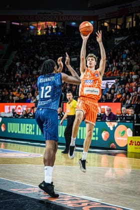 Neu Ulm, Deutschland, 24.01.26: Osun Osunniyi (MLP Academics Heidelberg) und Tobias Jensen (ratiopharm ulm) im Zweikampf waehrend des Basketball Bundesliga Spiels zwischen ratiopharm ulm vs MLP Academics Heidelberg in der ratiopharm Arena am 24. Januar 2026 in Neu Ulm, Deutschland. (Foto von Harry Langer DeFodi Images) ratiopharm Arena, Germany, 24.01.26: Osun Osunniyi (MLP Academics Heidelberg) und Tobias Jensen (ratiopharm ulm) battle for the ball during the Basketball Bundesliga match between ratiopharm ulm vs MLP Academics Heidelberg at Neu Ulm on January 24, 2026 in ratiopharm Arena, Germany. (Photo by Harry Langer DeFodi Images) (Photo by Harry Langer DeFodi Images) -