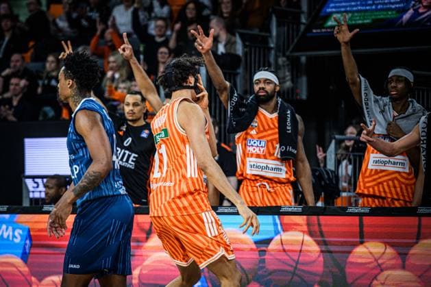 Neu Ulm, Deutschland, 24.01.26: Alec Anigbata (ratiopharm ulm) gestikuliert, gestik, jubelt waehrend des Basketball Bundesliga Spiels zwischen ratiopharm ulm vs MLP Academics Heidelberg in der ratiopharm Arena am 24. Januar 2026 in Neu Ulm, Deutschland. (Foto von Harry Langer DeFodi Images) ratiopharm Arena, Germany, 24.01.26: Alec Anigbata (ratiopharm ulm) gestures during the Basketball Bundesliga match between ratiopharm ulm vs MLP Academics Heidelberg at Neu Ulm on January 24, 2026 in ratiopharm Arena, Germany. (Photo by Harry Langer DeFodi Images) (Photo by Harry Langer DeFodi Images) -
