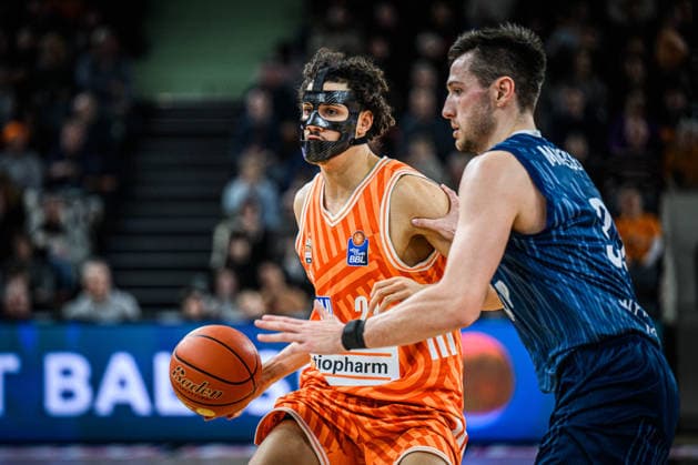 Neu Ulm, Deutschland, 24.01.26: Alec Anigbata (ratiopharm ulm) und Ryan Miksell (MLP Academics Heidelberg) im Zweikampf waehrend des Basketball Bundesliga Spiels zwischen ratiopharm ulm vs MLP Academics Heidelberg in der ratiopharm Arena am 24. Januar 2026 in Neu Ulm, Deutschland. (Foto von Harry Langer DeFodi Images) ratiopharm Arena, Germany, 24.01.26: Alec Anigbata (ratiopharm ulm) und Ryan Miksell (MLP Academics Heidelberg) battle for the ball during the Basketball Bundesliga match between ratiopharm ulm vs MLP Academics Heidelberg at Neu Ulm on January 24, 2026 in ratiopharm Arena, Germany. (Photo by Harry Langer DeFodi Images) (Photo by Harry Langer DeFodi Images) -