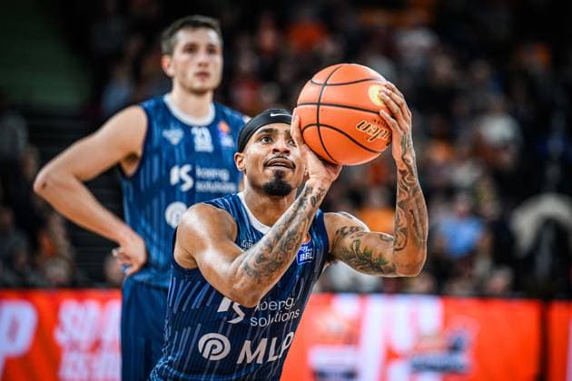 Neu Ulm, Deutschland, 24.01.26: Michael Weathers (MLP Academics Heidelberg) in Aktion, am Ball, Einzelaktion waehrend des Basketball Bundesliga Spiels zwischen ratiopharm ulm vs MLP Academics Heidelberg in der ratiopharm Arena am 24. Januar 2026 in Neu Ulm, Deutschland. (Foto von Harry Langer DeFodi Images) ratiopharm Arena, Germany, 24.01.26: Michael Weathers (MLP Academics Heidelberg) controls the Ball during the Basketball Bundesliga match between ratiopharm ulm vs MLP Academics Heidelberg at Neu Ulm on January 24, 2026 in ratiopharm Arena, Germany. (Photo by Harry Langer DeFodi Images) (Photo by Harry Langer DeFodi Images) -