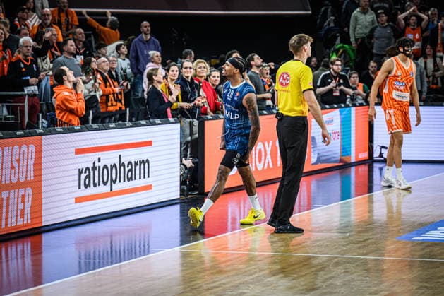 Neu Ulm, Deutschland, 24.01.26: Michael Weathers (MLP Academics Heidelberg) gestikuliert, gestik, jubelt waehrend des Basketball Bundesliga Spiels zwischen ratiopharm ulm vs MLP Academics Heidelberg in der ratiopharm Arena am 24. Januar 2026 in Neu Ulm, Deutschland. (Foto von Harry Langer DeFodi Images) ratiopharm Arena, Germany, 24.01.26: Michael Weathers (MLP Academics Heidelberg) gestures during the Basketball Bundesliga match between ratiopharm ulm vs MLP Academics Heidelberg at Neu Ulm on January 24, 2026 in ratiopharm Arena, Germany. (Photo by Harry Langer DeFodi Images) (Photo by Harry Langer DeFodi Images) -