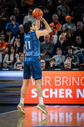 Neu Ulm, Deutschland, 24.01.26: Erol Ersek (MLP Academics Heidelberg) in Aktion, am Ball, Einzelaktion waehrend des Basketball Bundesliga Spiels zwischen ratiopharm ulm vs MLP Academics Heidelberg in der ratiopharm Arena am 24. Januar 2026 in Neu Ulm, Deutschland. (Foto von Harry Langer DeFodi Images) ratiopharm Arena, Germany, 24.01.26: Erol Ersek (MLP Academics Heidelberg) controls the Ball during the Basketball Bundesliga match between ratiopharm ulm vs MLP Academics Heidelberg at Neu Ulm on January 24, 2026 in ratiopharm Arena, Germany. (Photo by Harry Langer DeFodi Images) (Photo by Harry Langer DeFodi Images) -
