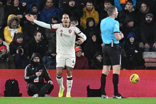 Bournemouth v Liverpool, Premier League Virgil van Dijk (4) of Liverpool complains to referee Michael Salisbury during the Premier League match between Bournemouth and Liverpool at the Vitality Stadium, Bournemouth, UK on 24 January 2026. Bournemouth Vitality Stadium Dorset UK Editorial use only DataCo restrictions apply See www.football-dataco.com , Copyright: xGrahamxHuntx PSI-23639-0316