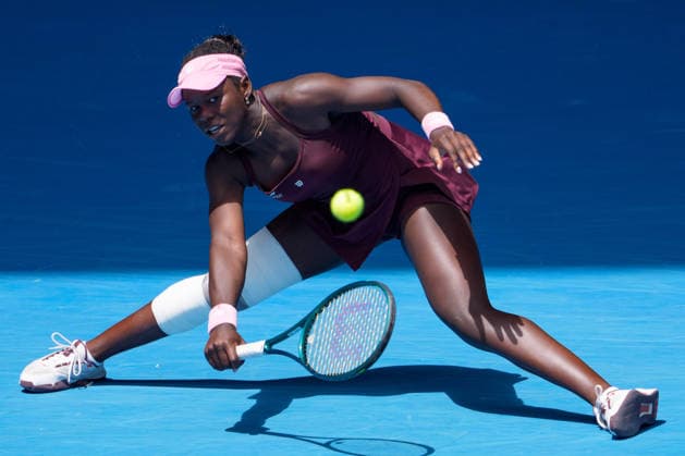 January 25, 2026: 17th seed VICTORIA MBOKO of Canada in action against 1st seed ARYNA SABALENKA of Belarus on Rod Laver Arena in a Women s Singles 4th round match on day 8 of the 2026 Australian Open in Melbourne, Australia. SABALENKA won 61 76. Cal Media Melbourne Australia - ZUMAc04_ 20260125_faf_c04_013 Copyright: xSydneyxLowx